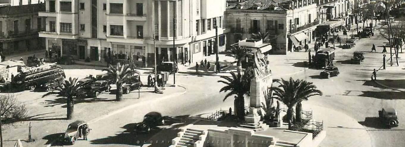 628- Sidi-bel-Abbes - Place Clemenceau et Monument aux Morts2.jpg
